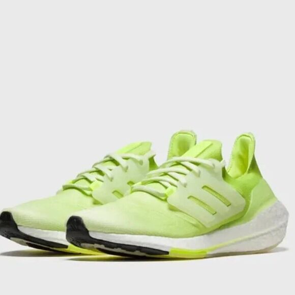 NEW Adidas Ultraboost 22 Running Shoes Men's Sneakers Almost Lime GX5557 US 11.5 - Picture 1 of 11